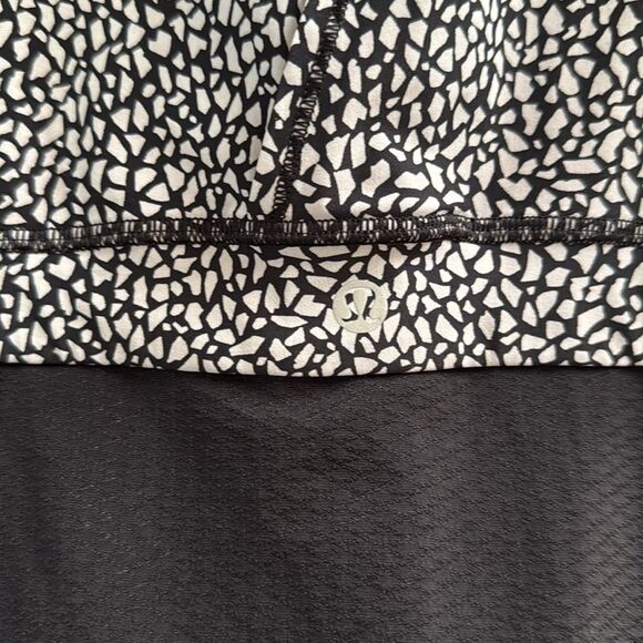 Lululemon Cover Me Miss Mosaic Top 8 - Picture 9 of 9